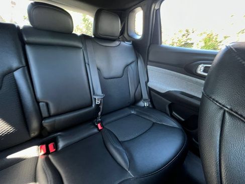 Used 2025 Jeep Compass Latitude AWD/4WD image 37