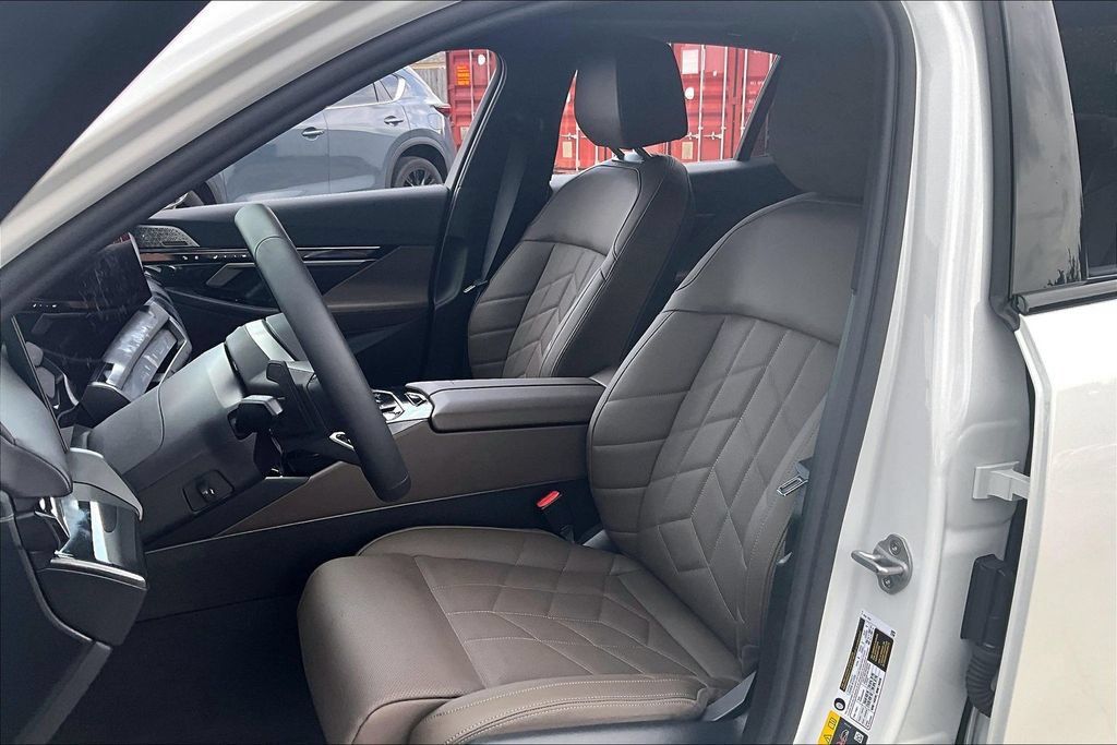 Used 2026 BMW 550e xDrive AWD/4WD image 16