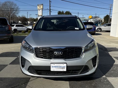 Used 2019 Kia Sorento AWD V6 image 3