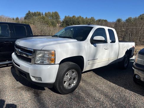 Used 2009 Chevrolet Silverado 1500 LTZ w/ Suspension Package, Off-Road image 4
