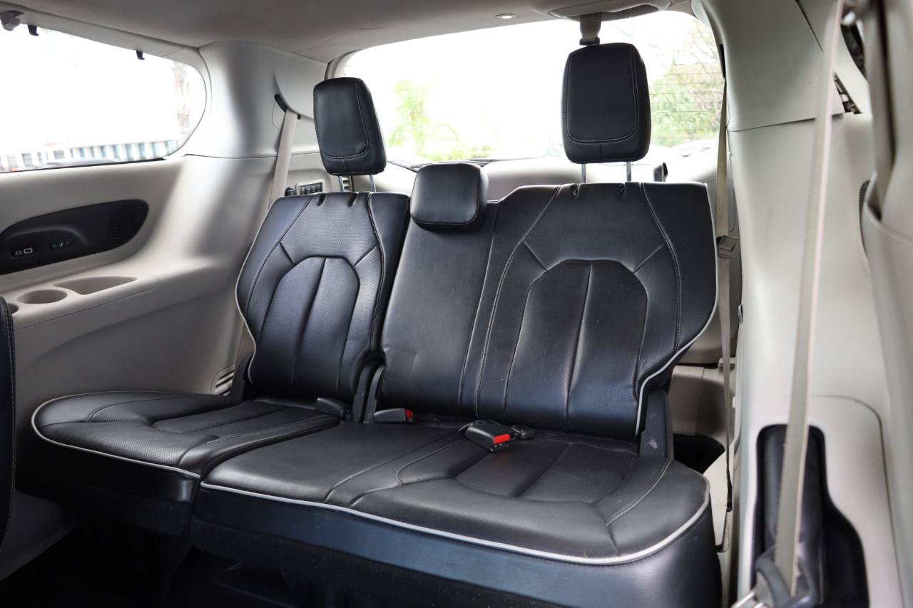 Used 2022 Chrysler Pacifica Limited FWD image 17