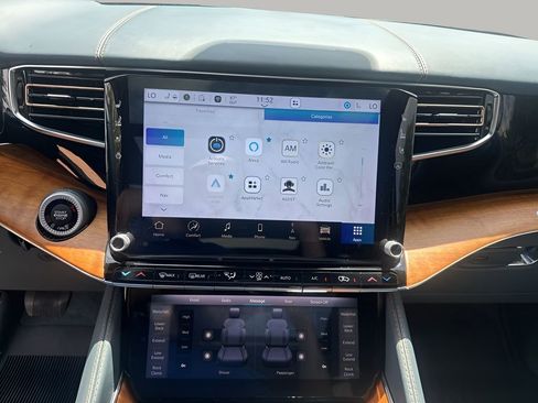 Used 2022 Jeep Grand Wagoneer Series III w/ Rear Seat Video Group 1 image 33