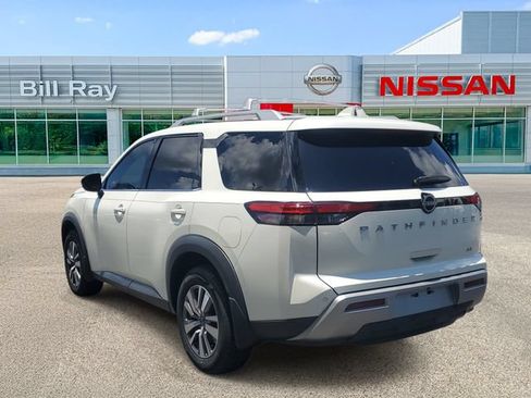 Certified 2023 Nissan Pathfinder SL FWD image 3