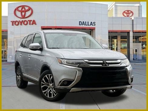 Used 2017 Mitsubishi Outlander SE image 1