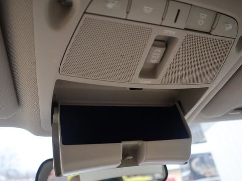 Used 2015 Nissan Rogue SV w/ SV Moonroof Package image 75