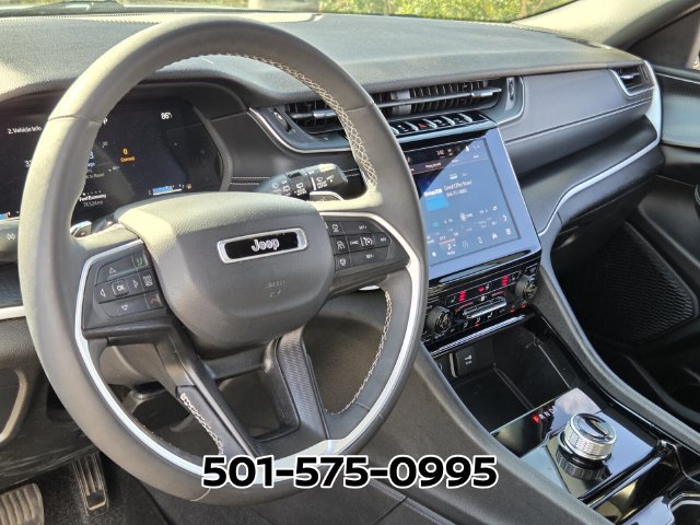 Used 2023 Jeep Grand Cherokee Altitude AWD/4WD image 9