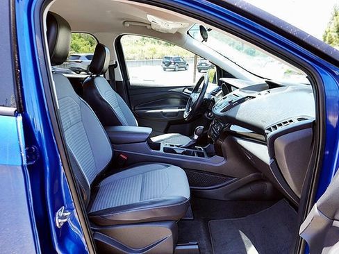 Used 2018 Ford Escape SE w/ SE Sport Appearance Package FWD image 10