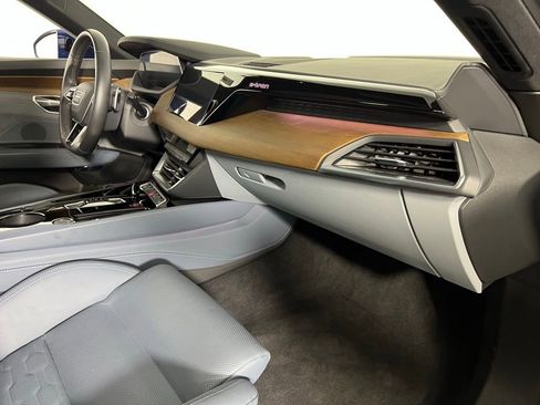 Used 2024 Audi e-tron GT Premium Plus image 29