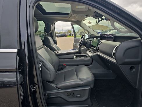 Used 2025 Ford Expedition Max Active AWD/4WD image 17