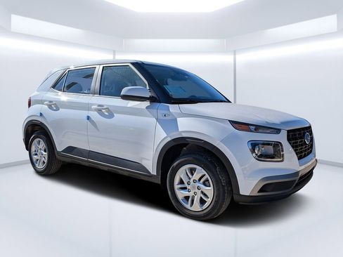 New 2026 Hyundai Venue SE FWD image 1