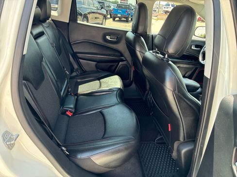 Used 2020 Jeep Compass Trailhawk AWD/4WD image 18