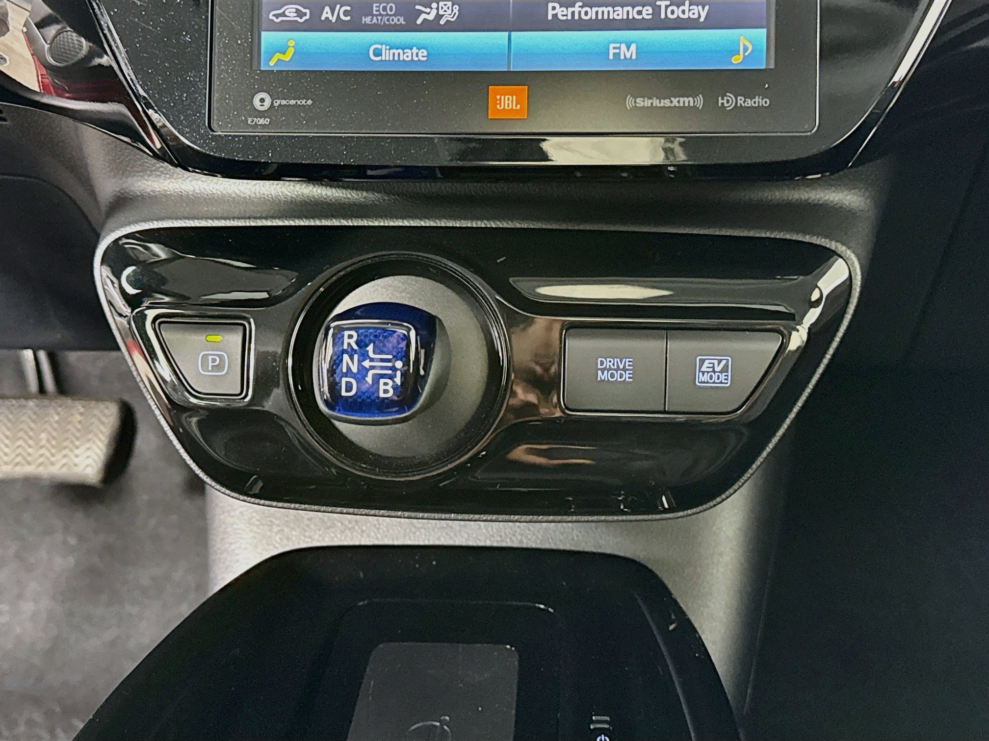 Certified 2022 Toyota Prius Limited w/ Premium Convenience Package FWD image 17