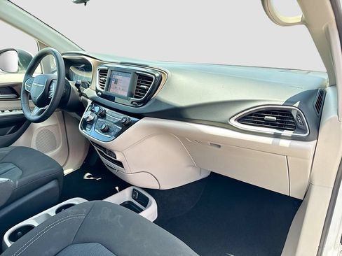 Used 2023 Chrysler Voyager LX FWD image 31