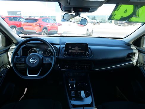 Used 2024 Nissan Rogue S image 18