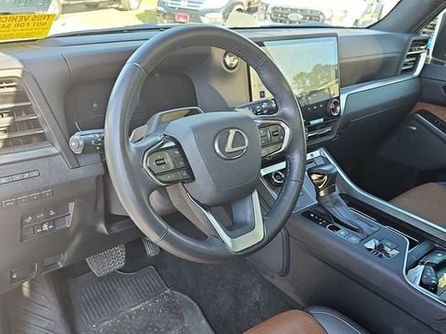 Used 2025 Lexus GX 550 w/ Accessory Package (2T) AWD/4WD image 11