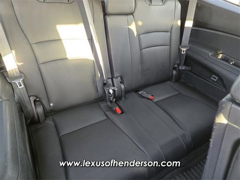 Used 2021 Honda Pilot Touring image 16