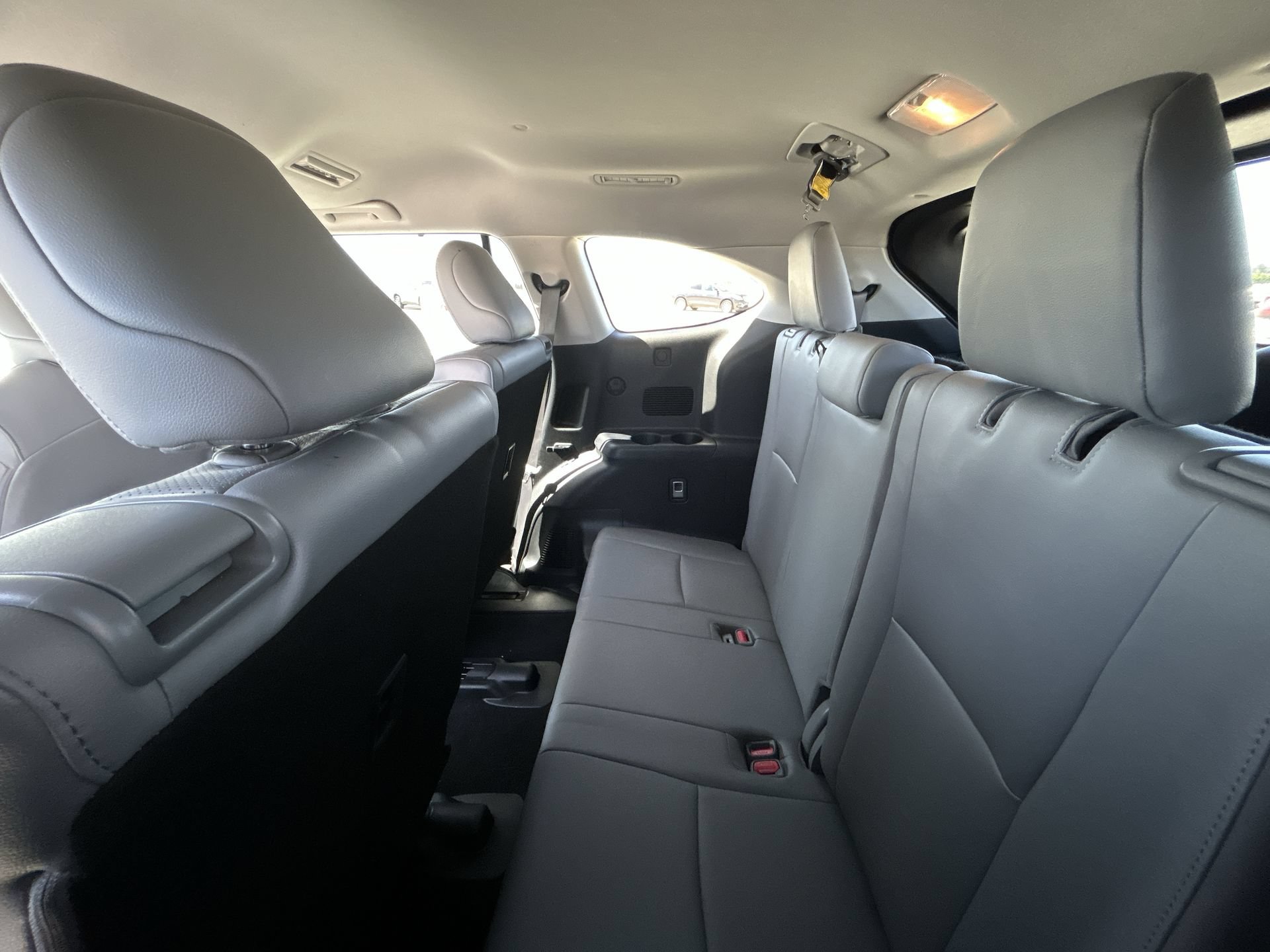 Used 2020 Toyota Highlander Limited FWD image 27