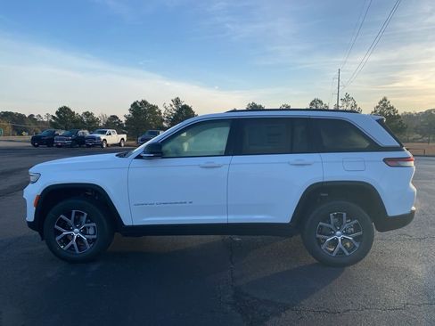 New 2025 Jeep Grand Cherokee Limited image 4