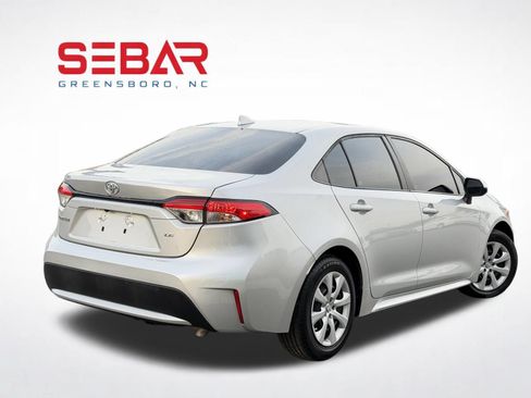 Used 2022 Toyota Corolla LE FWD image 3