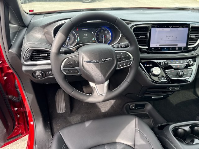 New 2025 Chrysler Pacifica Select AWD/4WD image 18