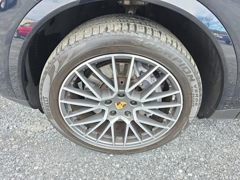 Used 2022 Porsche Cayenne image 6