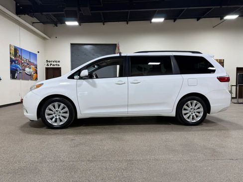 Used 2015 Toyota Sienna LE AWD/4WD image 8