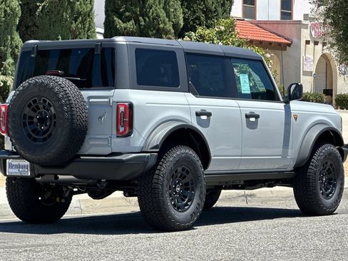 New 2026 Ford Bronco Badlands w/ Sasquatch Package AWD/4WD image 4