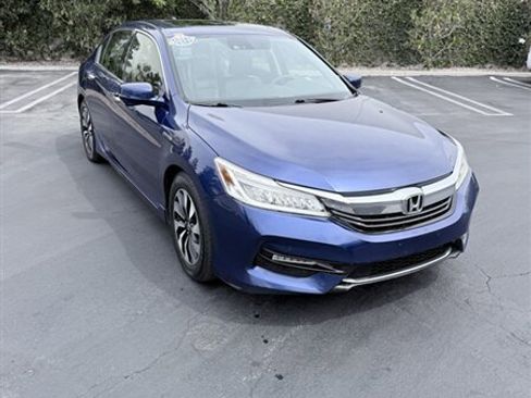 Used 2017 Honda Accord Touring image 5