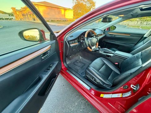 Used 2015 Lexus ES 300h image 10