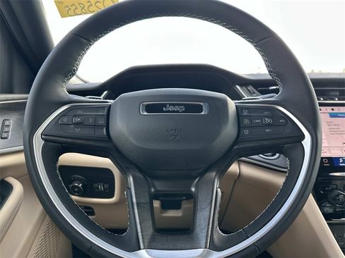 New 2025 Jeep Grand Cherokee L Limited image 15
