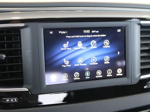 Used 2020 Chrysler Pacifica Touring-L image 38