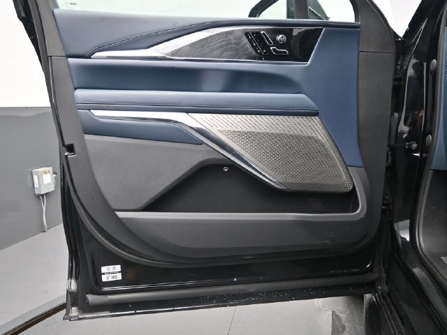 New 2025 Cadillac Escalade IQ Luxury 2 AWD/4WD image 12