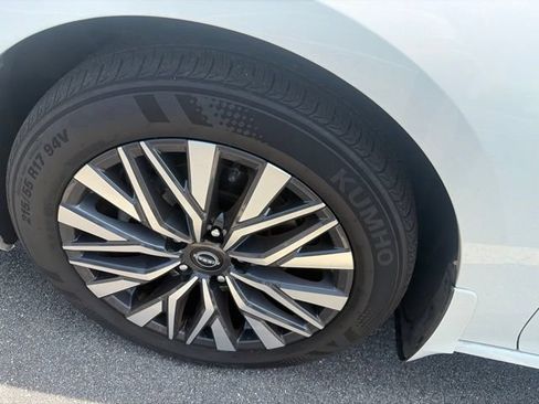 Used 2024 Nissan Altima 2.5 SV w/ SV Premium Package FWD image 13