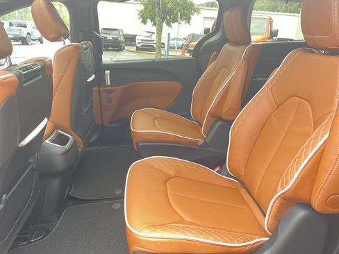 New 2026 Chrysler Pacifica Pinnacle image 49
