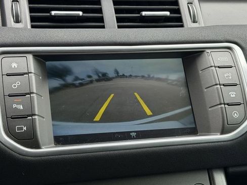 Used 2019 Land Rover Range Rover Evoque SE image 17