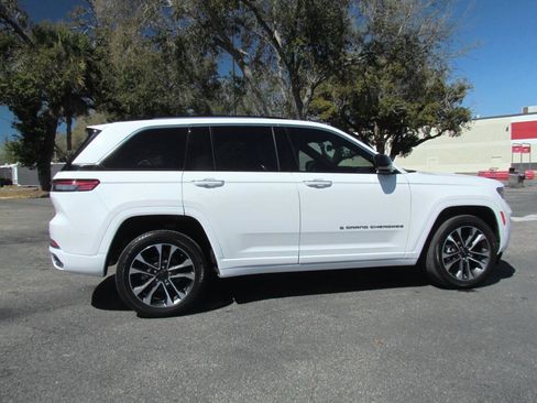Used 2023 Jeep Grand Cherokee Overland w/ Luxury Tech Group IV image 10