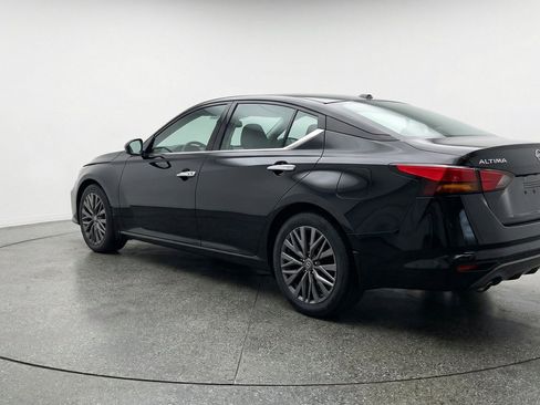 Used 2025 Nissan Altima 2.5 SV FWD image 6