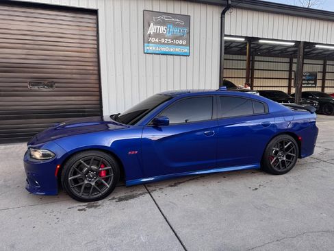 Used 2019 Dodge Charger Scat Pack w/ Technology Group image 2