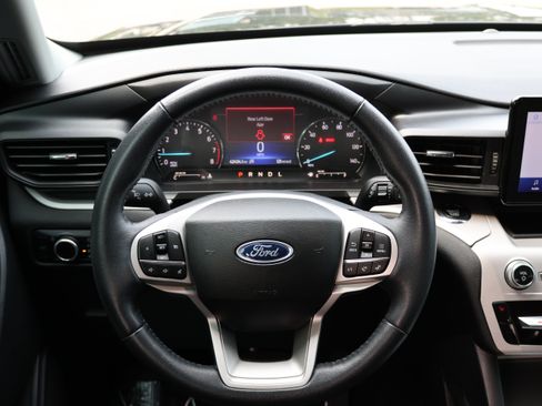 Used 2023 Ford Explorer XLT AWD/4WD image 34