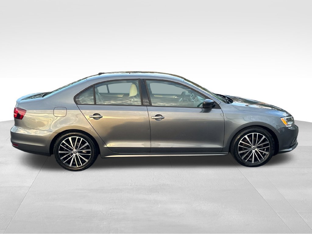 Used 2016 Volkswagen Jetta Sport FWD image 9