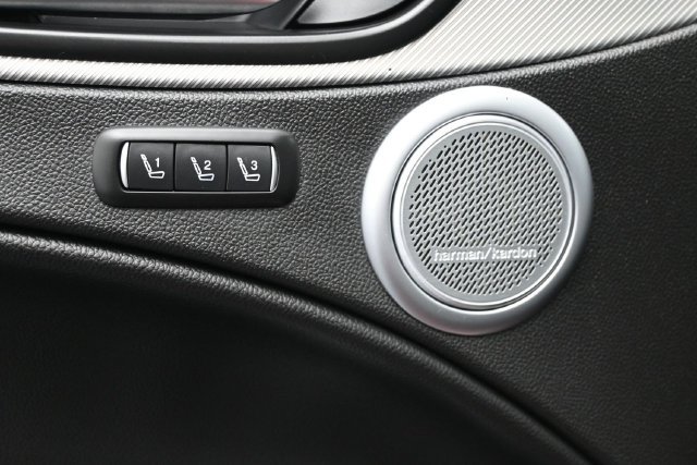 Used 2023 Alfa Romeo Stelvio Veloce AWD/4WD image 23