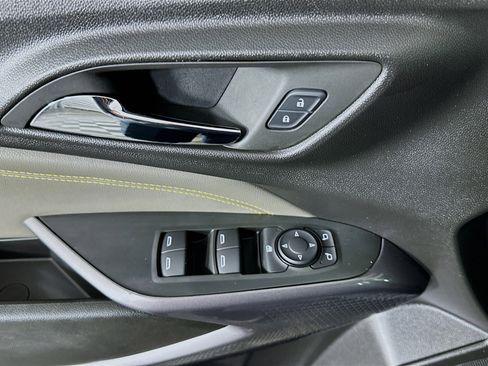 Used 2024 Chevrolet Trax ACTIV w/ Sunroof Package image 15