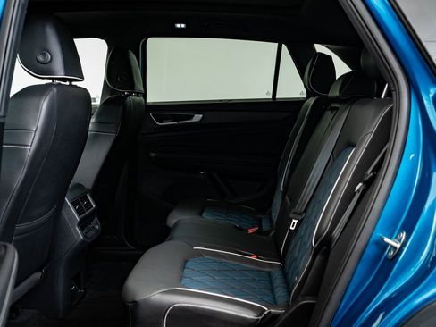 Used 2024 Volkswagen Atlas Cross Sport SEL Premium R-Line image 45