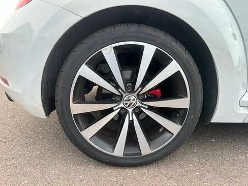 Used 2012 Volkswagen Beetle Launch Edition FWD image 36
