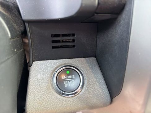 Used 2016 Ford F150 Lariat image 8