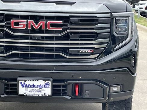 Used 2023 GMC Sierra 1500 AT4 w/ AT4 Premium Package AWD/4WD image 9