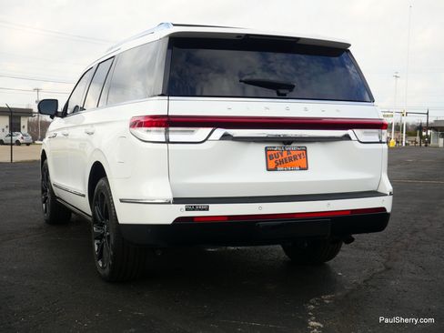 Used 2023 Lincoln Navigator Reserve image 11