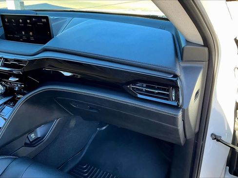 Used 2024 Acura MDX SH-AWD w/ Advance Package image 17