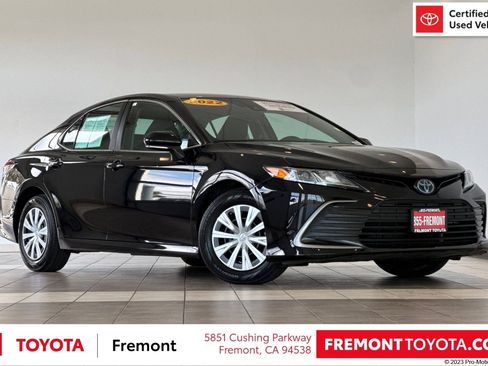 Certified 2022 Toyota Camry LE FWD image 1