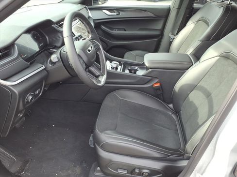 New 2025 Jeep Grand Cherokee L Altitude image 3